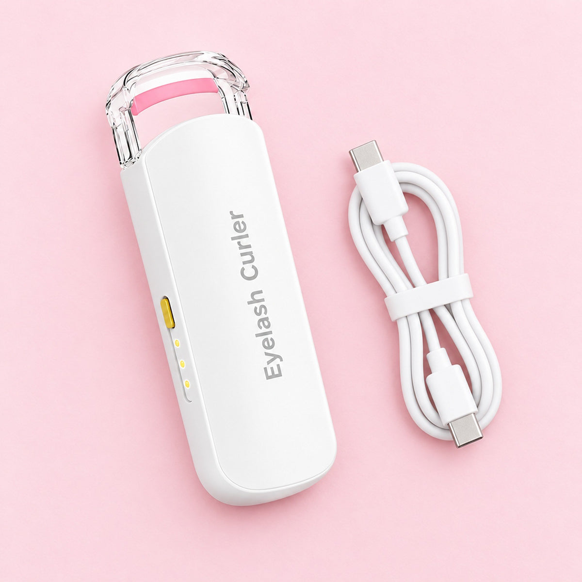 Fransböjare med vit USB-C-kabel på ljusrosa bakgrund