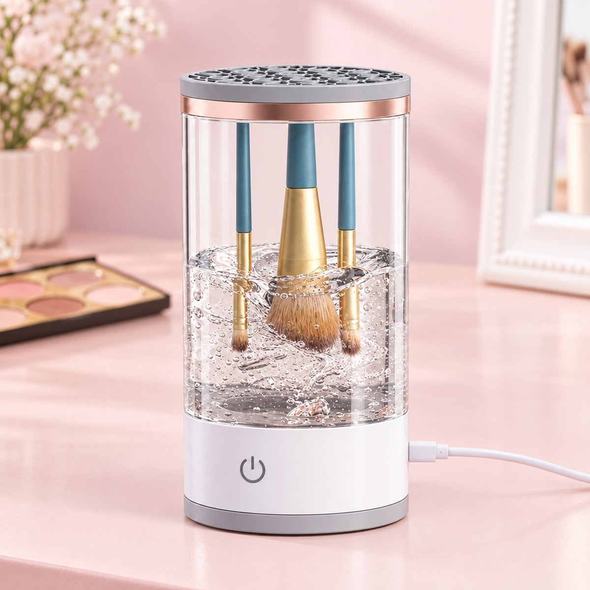 Borsttvätt med laddkabel på rosa sminkbord