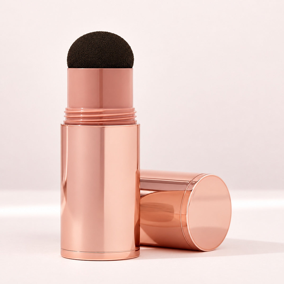 Stift med svartbrun svampspets och roséguldigt lock