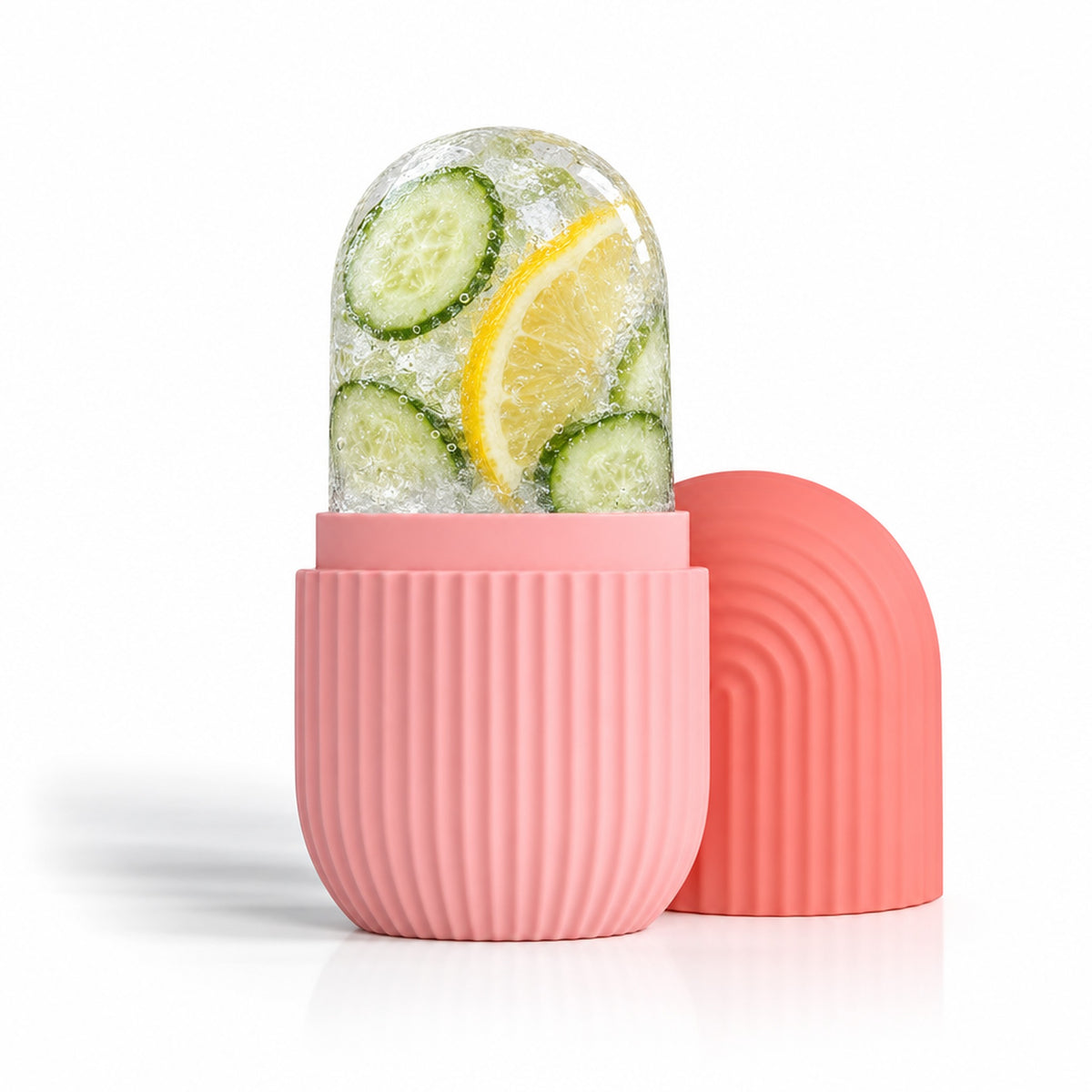 Isform med gurka och citron fryst i isen