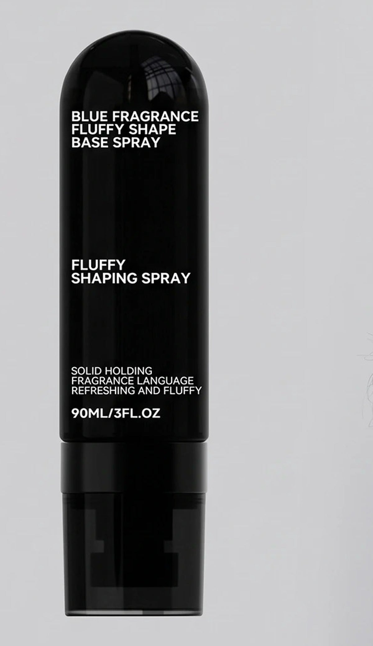 Flaske Fluffy Shaping Spray mod grå baggrund