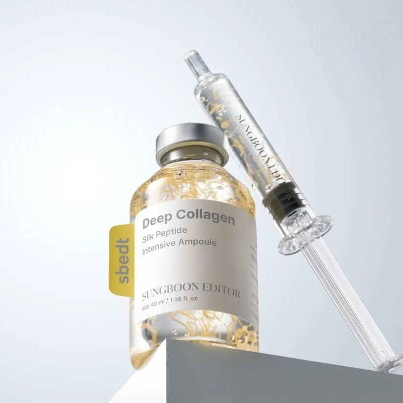 Deep Collagen-ampullen lænet op ad en grå blok med sprøjten