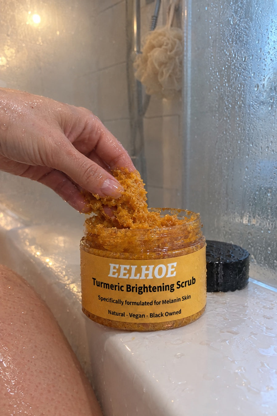 Söndagsdusch med gurkmejaskrubben 🧡 En till två gånger i veckan räcker gott.